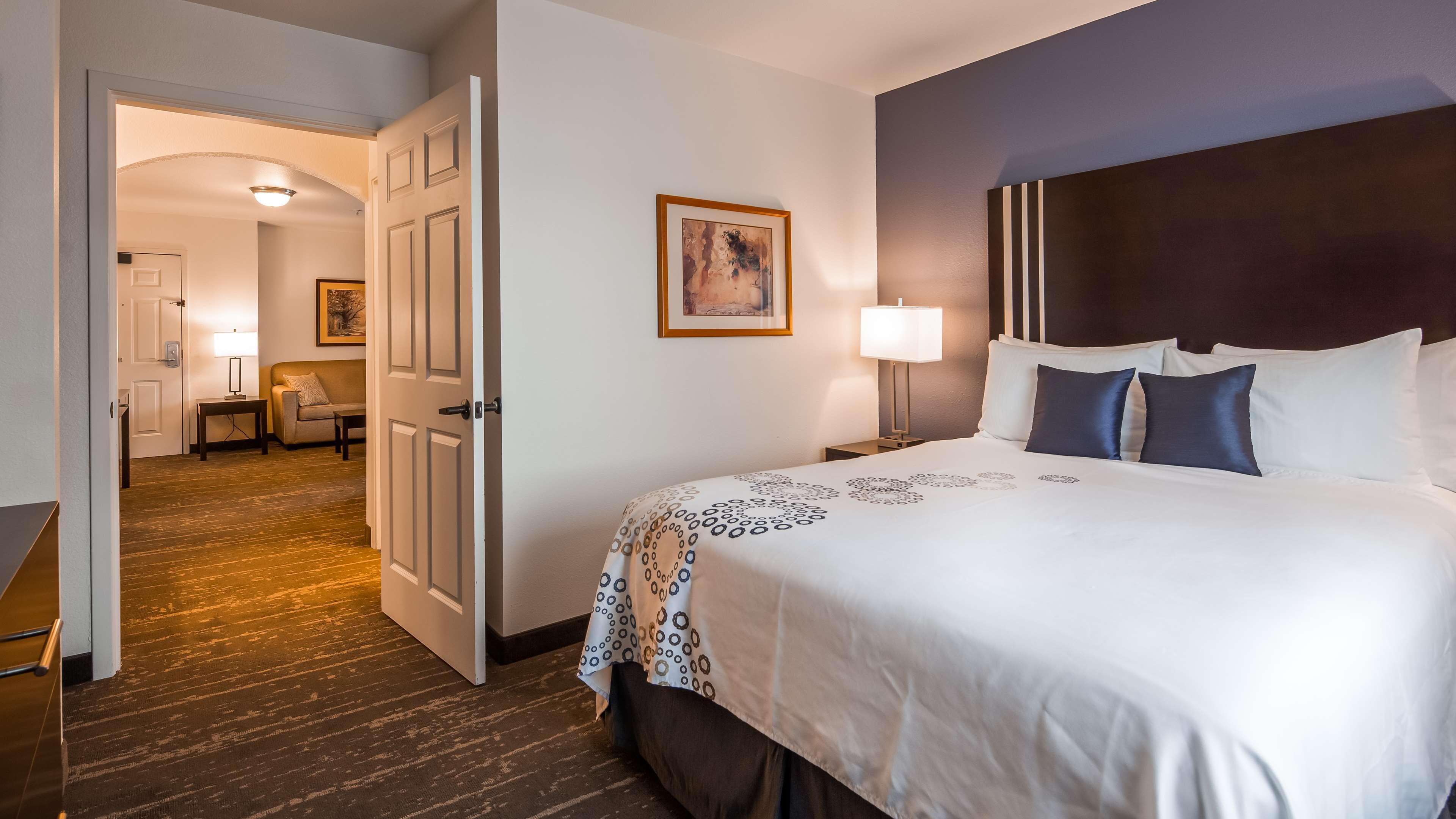 Best Western Plus Edmonds Harbor Inn Bagian luar foto