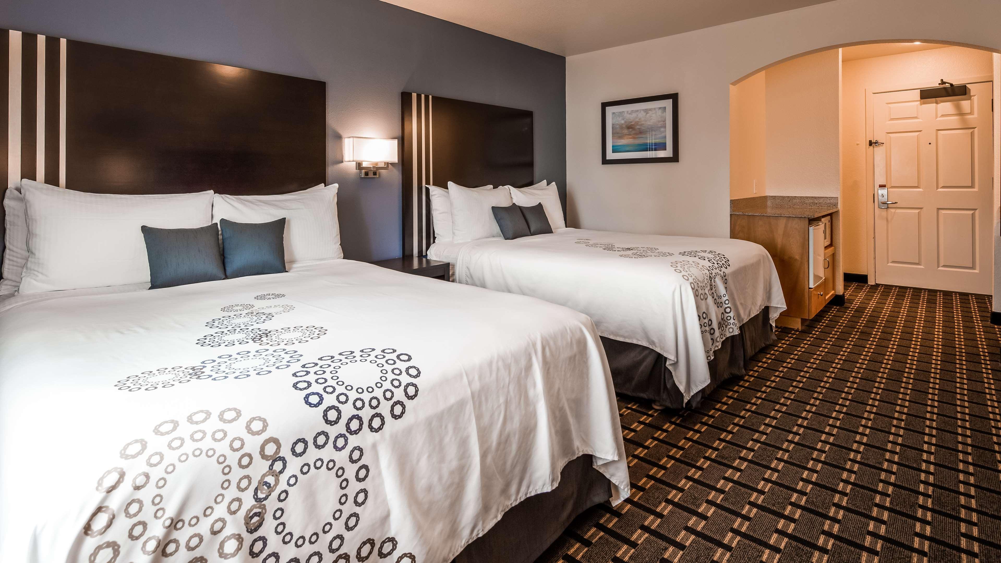 Best Western Plus Edmonds Harbor Inn Bagian luar foto
