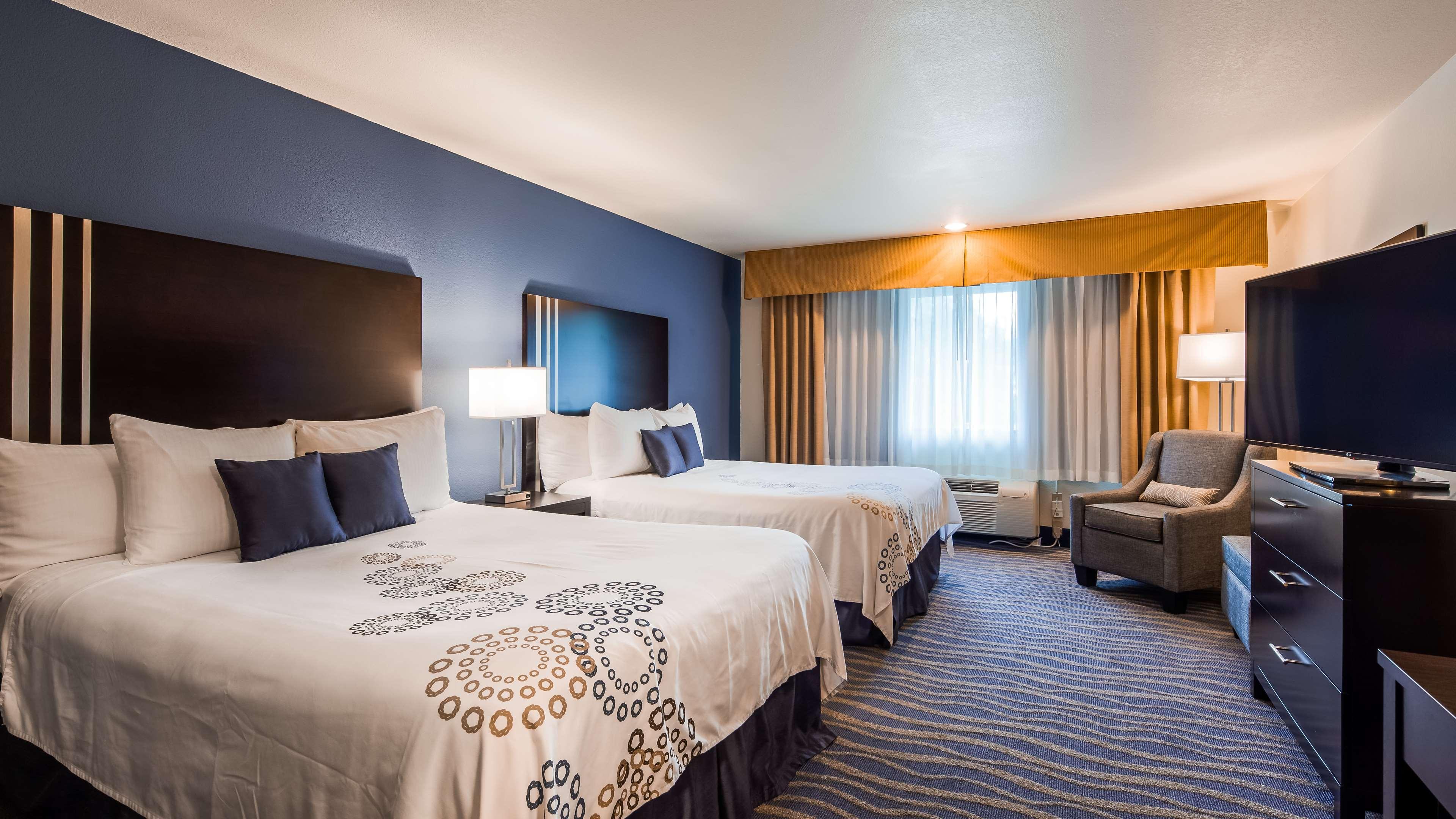 Best Western Plus Edmonds Harbor Inn Bagian luar foto