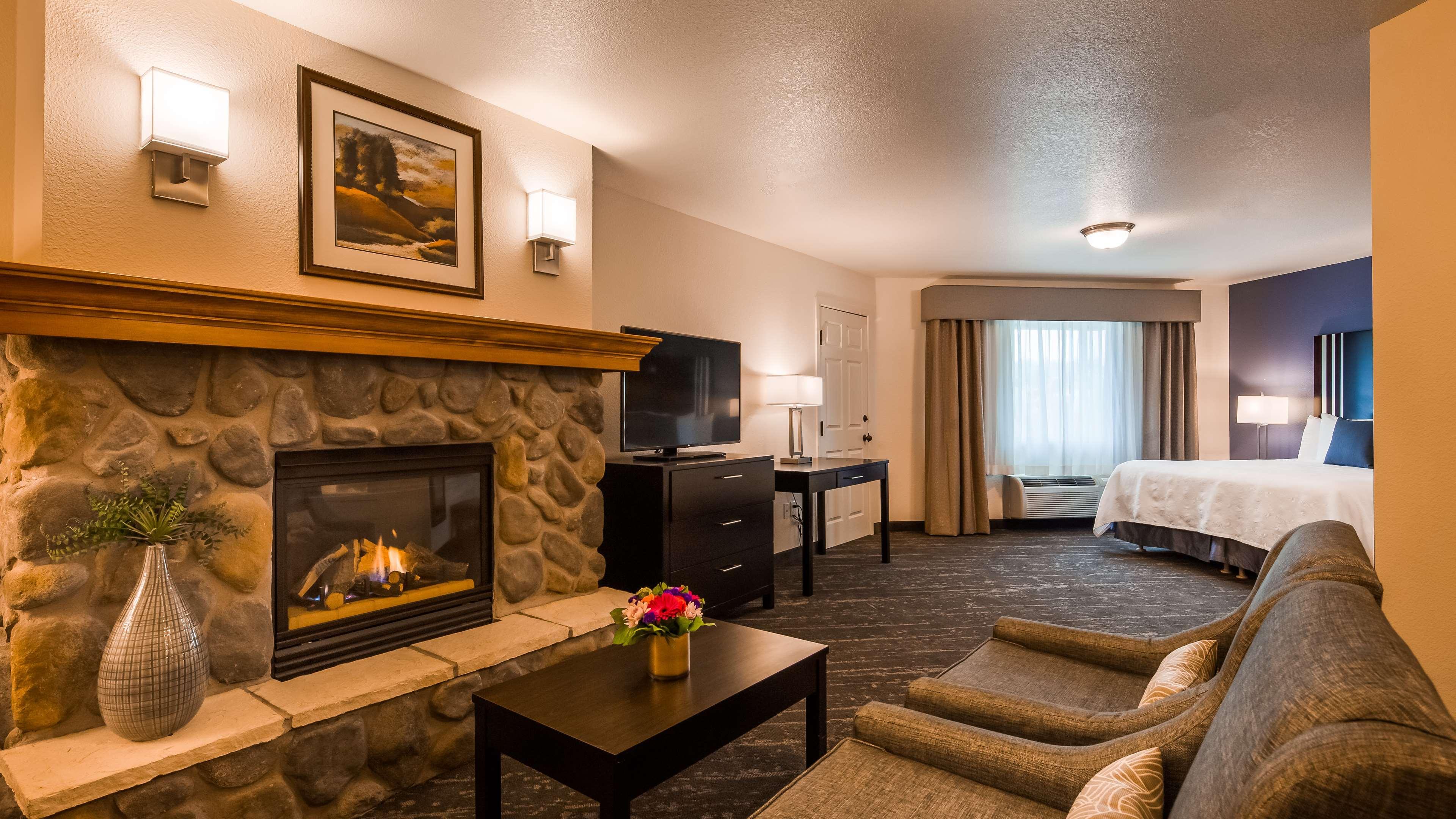 Best Western Plus Edmonds Harbor Inn Bagian luar foto