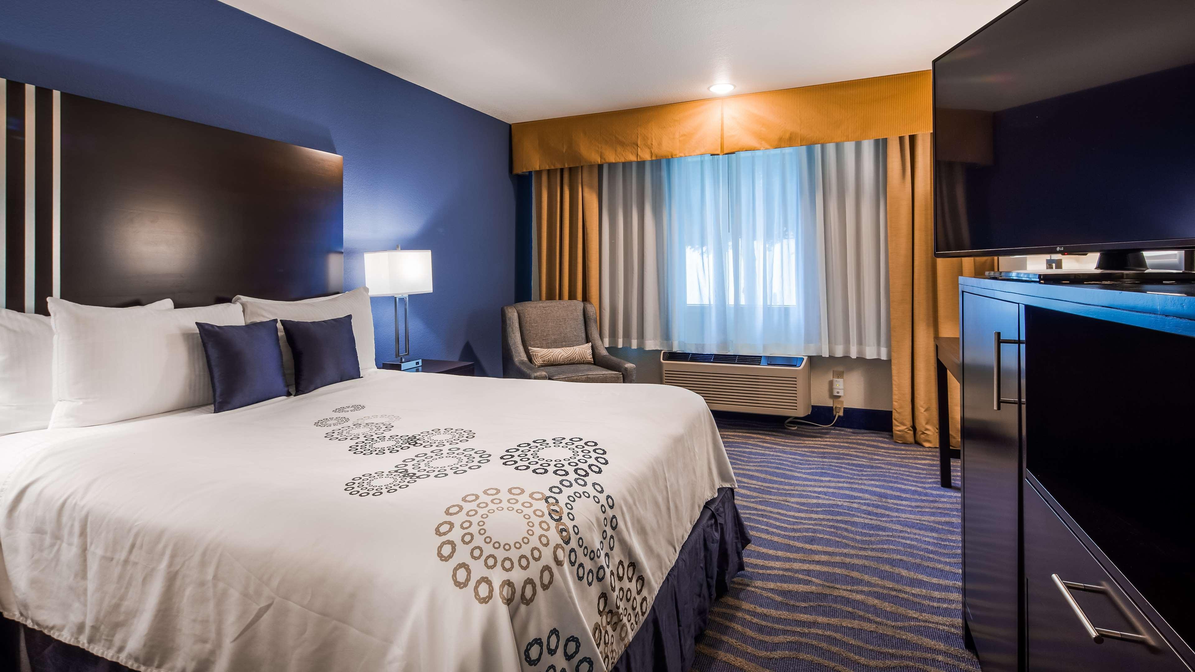 Best Western Plus Edmonds Harbor Inn Bagian luar foto