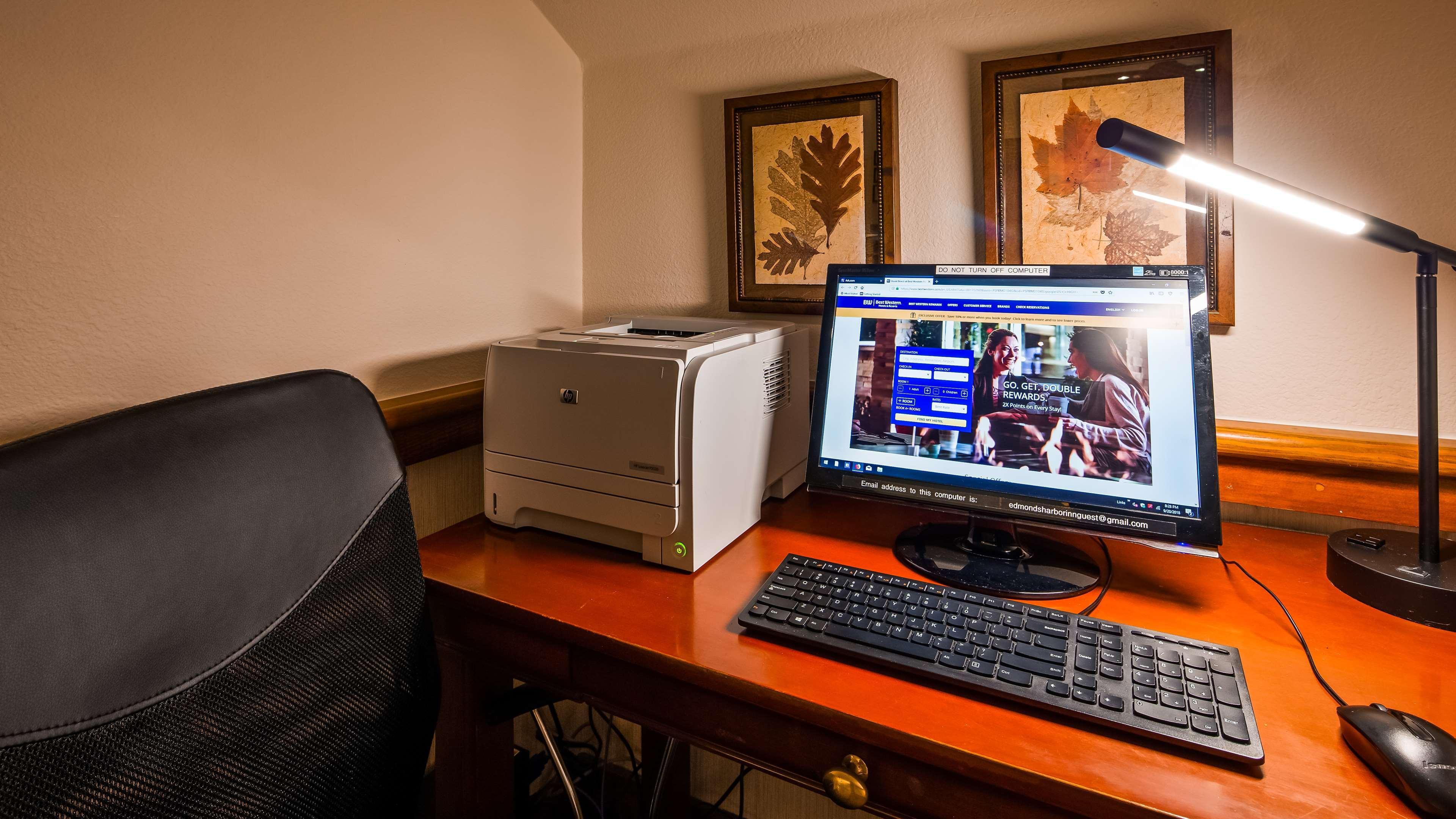 Best Western Plus Edmonds Harbor Inn Bagian luar foto