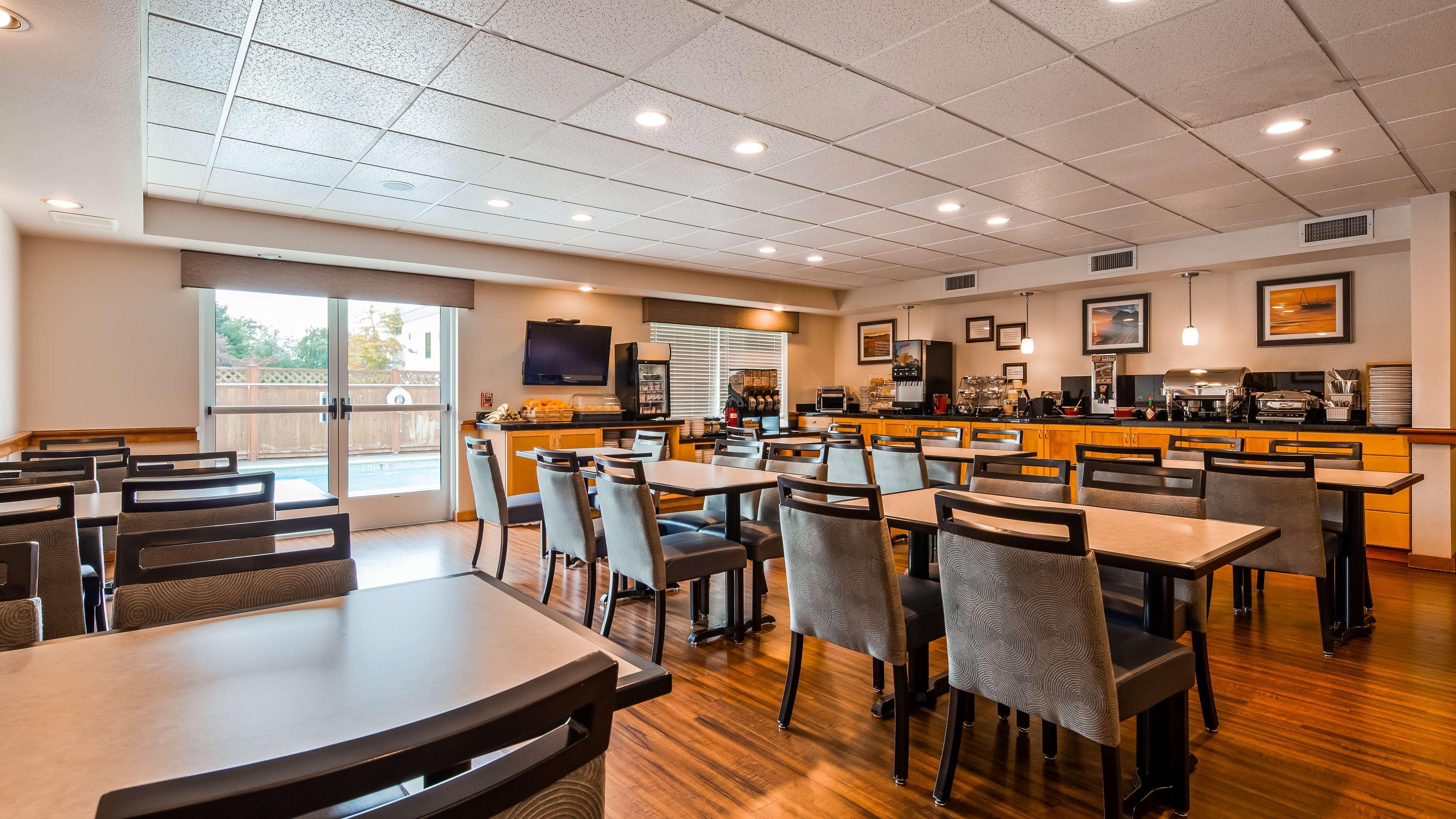 Best Western Plus Edmonds Harbor Inn Bagian luar foto