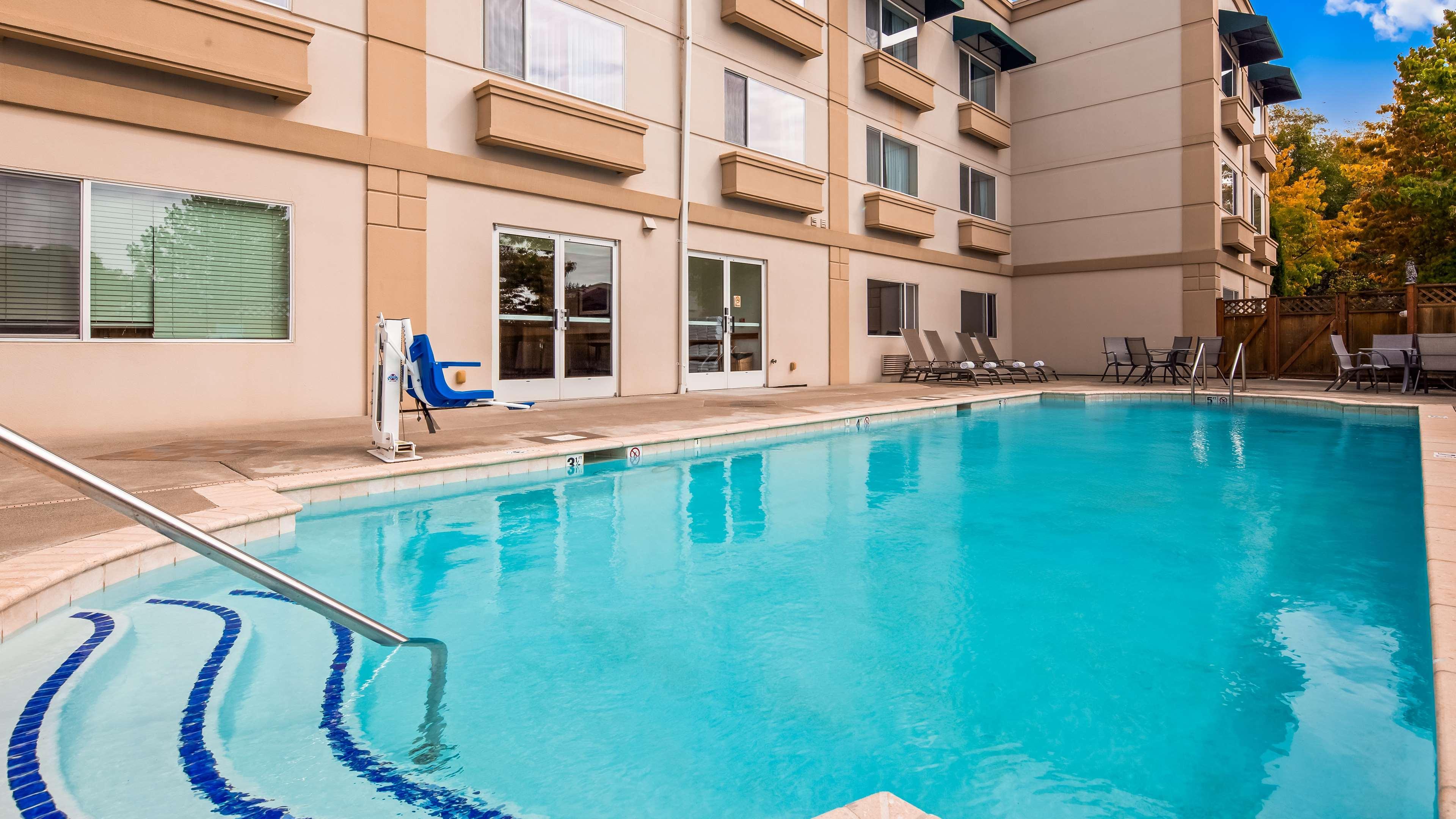 Best Western Plus Edmonds Harbor Inn Bagian luar foto