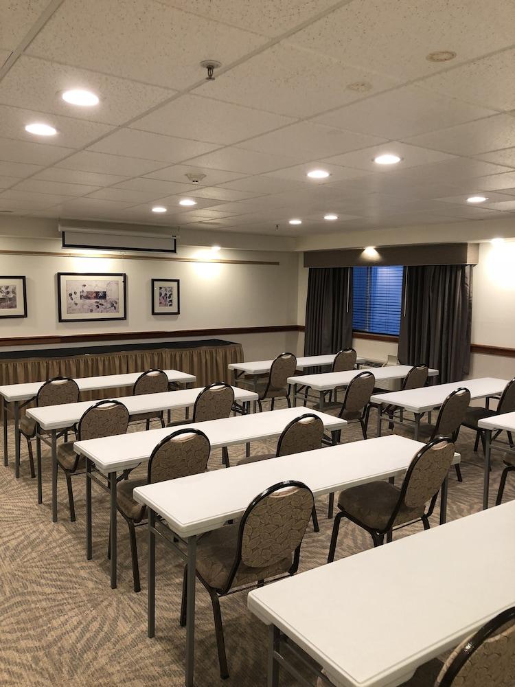 Best Western Plus Edmonds Harbor Inn Bagian luar foto
