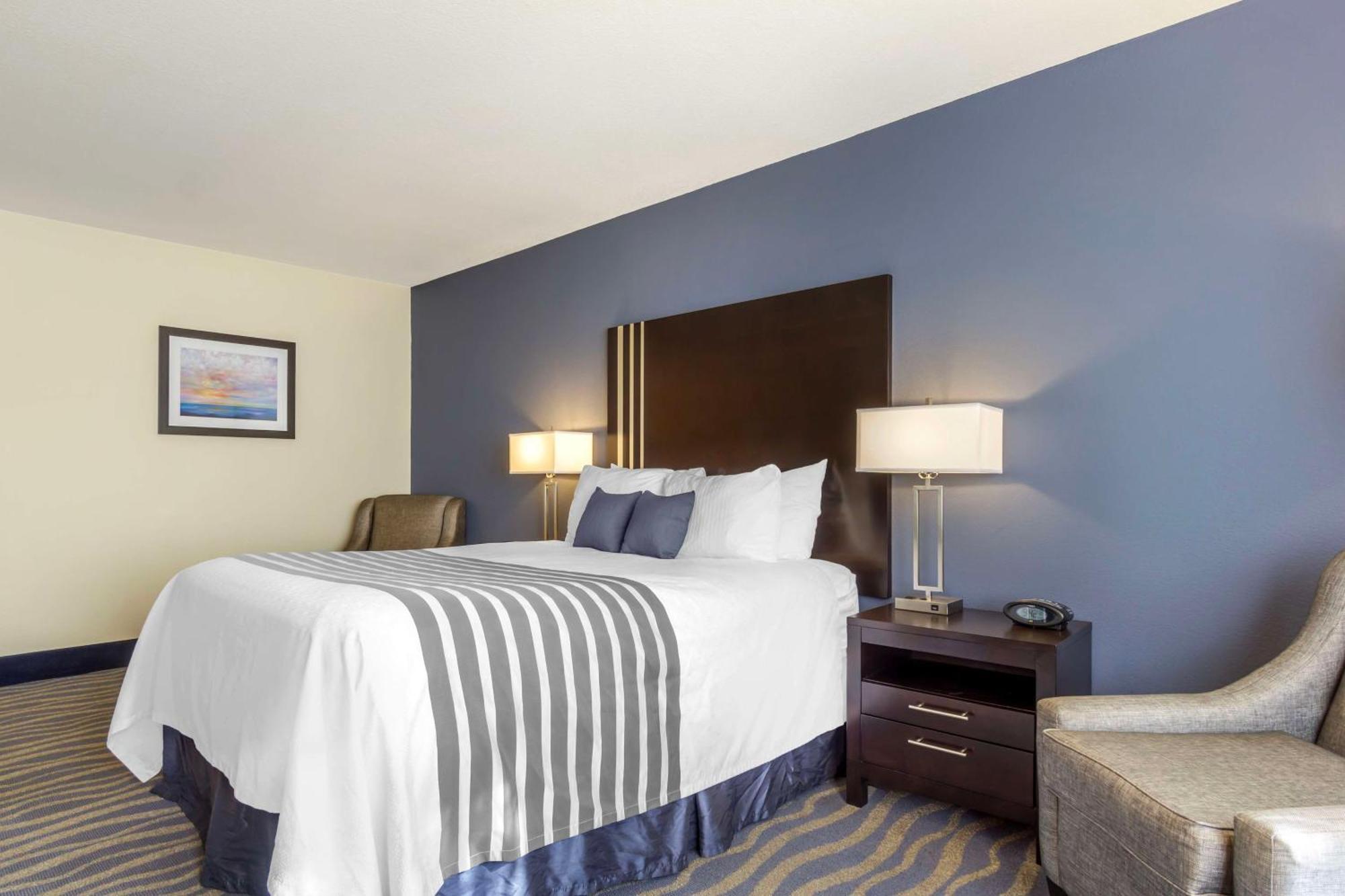 Best Western Plus Edmonds Harbor Inn Bagian luar foto