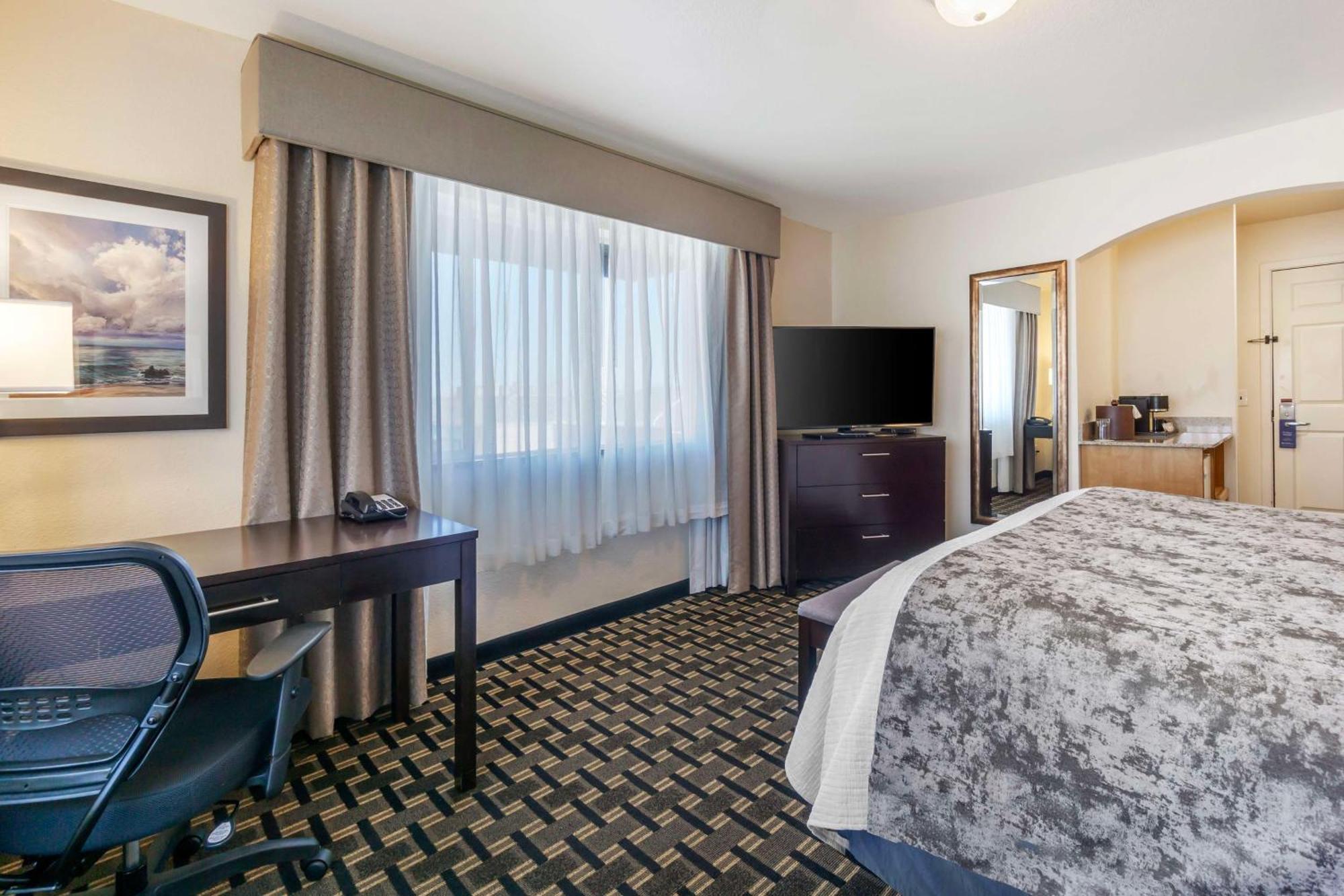 Best Western Plus Edmonds Harbor Inn Bagian luar foto