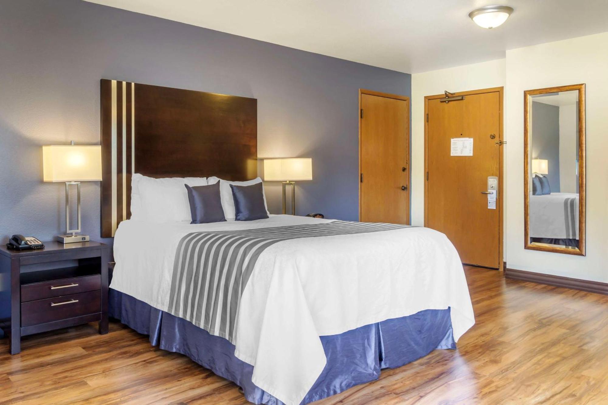 Best Western Plus Edmonds Harbor Inn Bagian luar foto