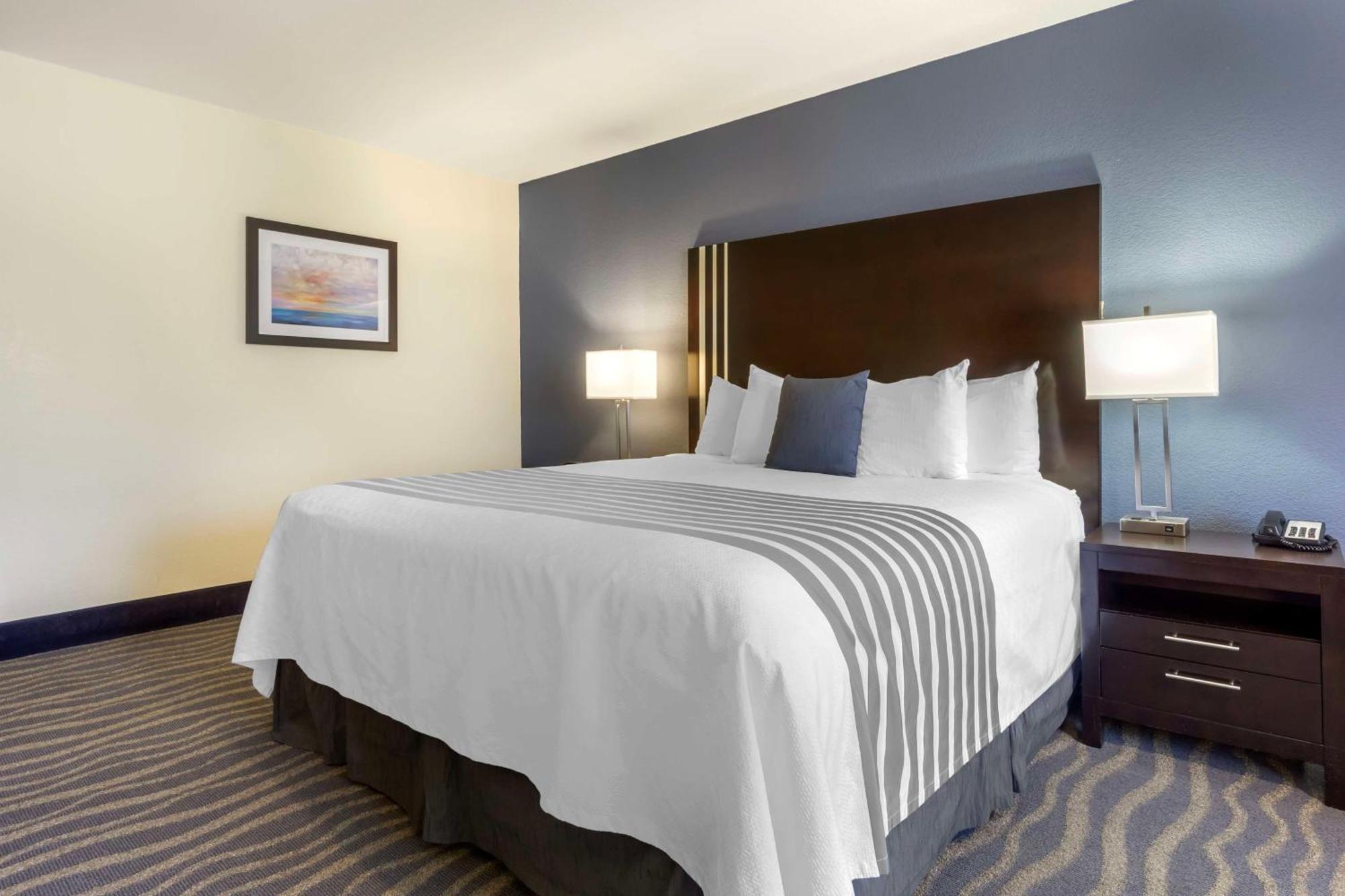 Best Western Plus Edmonds Harbor Inn Bagian luar foto