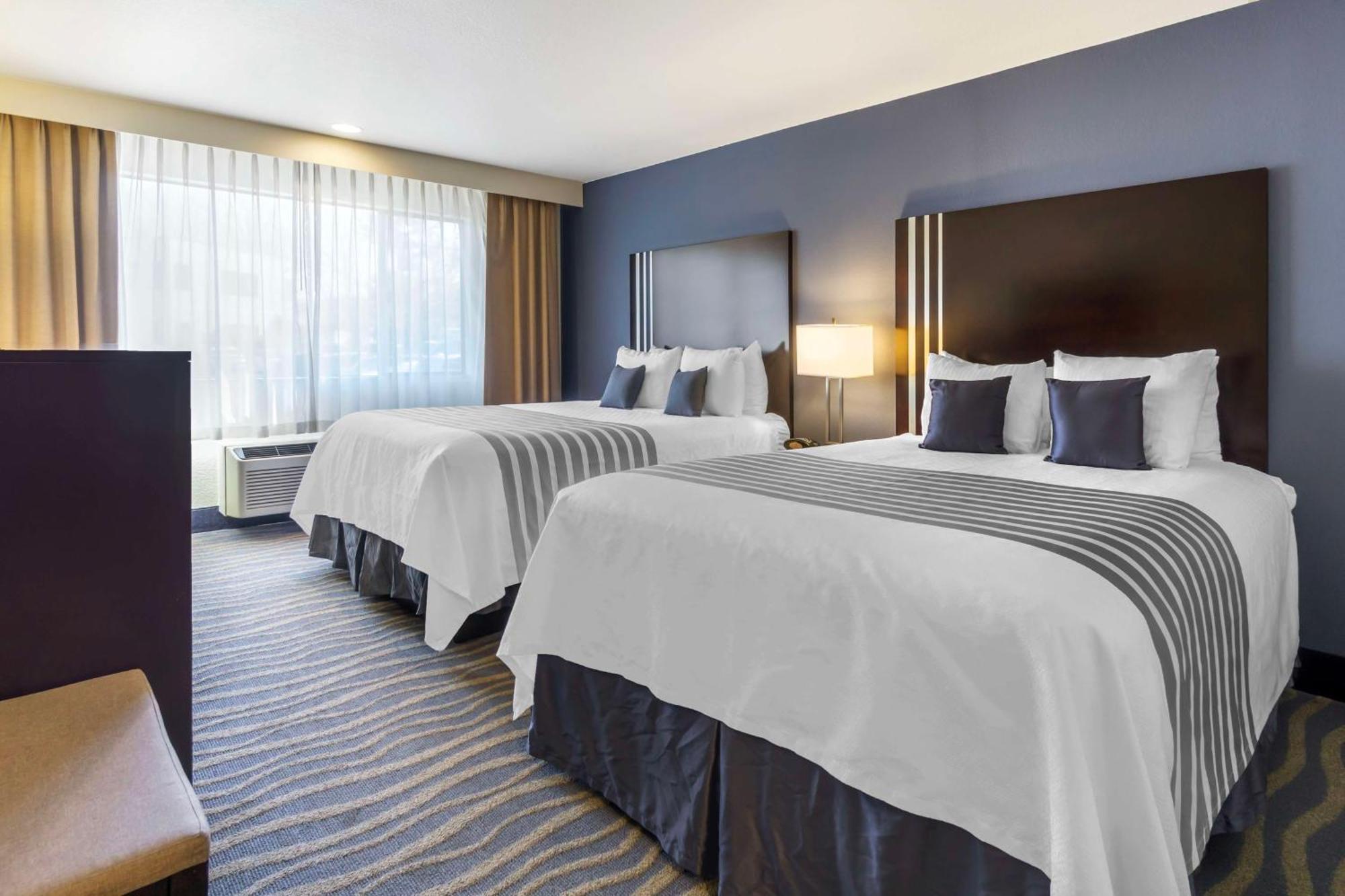 Best Western Plus Edmonds Harbor Inn Bagian luar foto