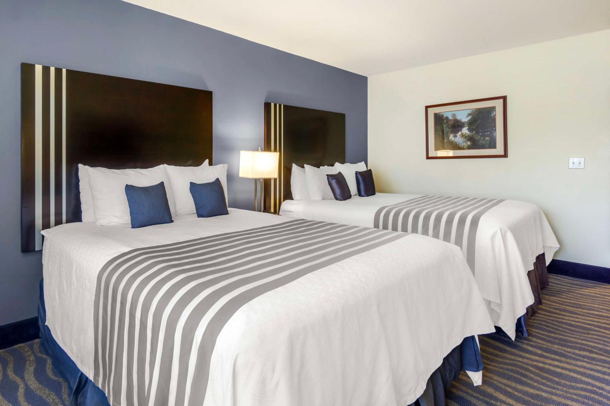 Best Western Plus Edmonds Harbor Inn Bagian luar foto