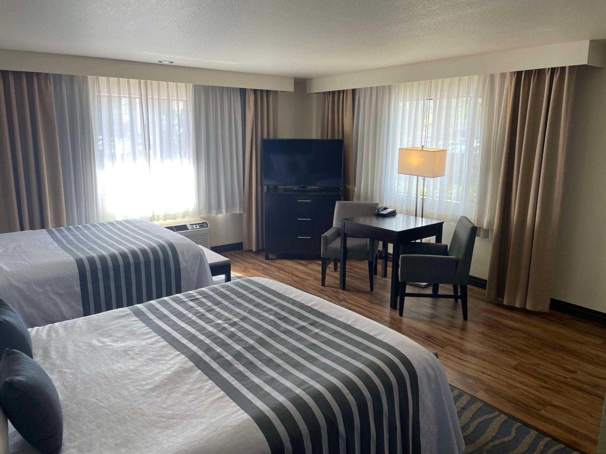 Best Western Plus Edmonds Harbor Inn Bagian luar foto