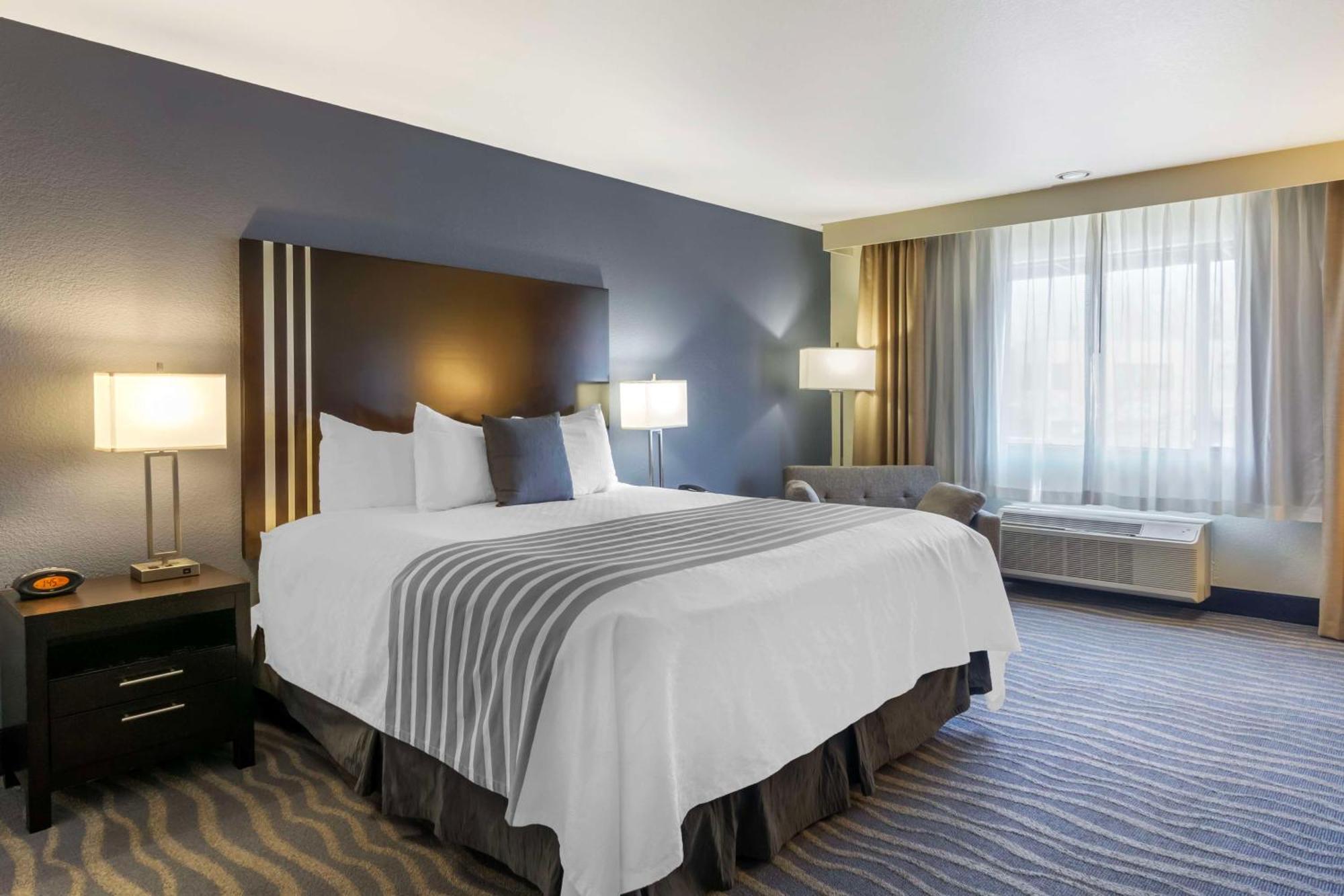 Best Western Plus Edmonds Harbor Inn Bagian luar foto