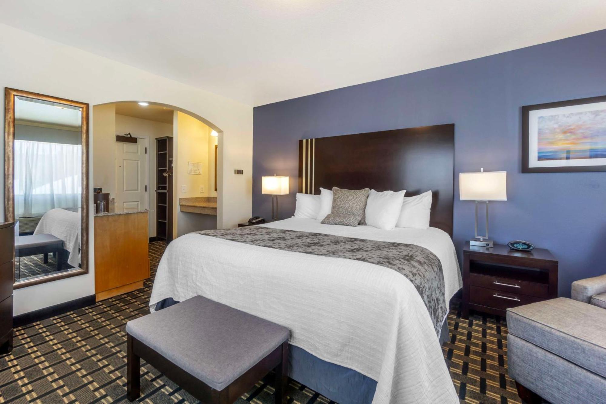 Best Western Plus Edmonds Harbor Inn Bagian luar foto