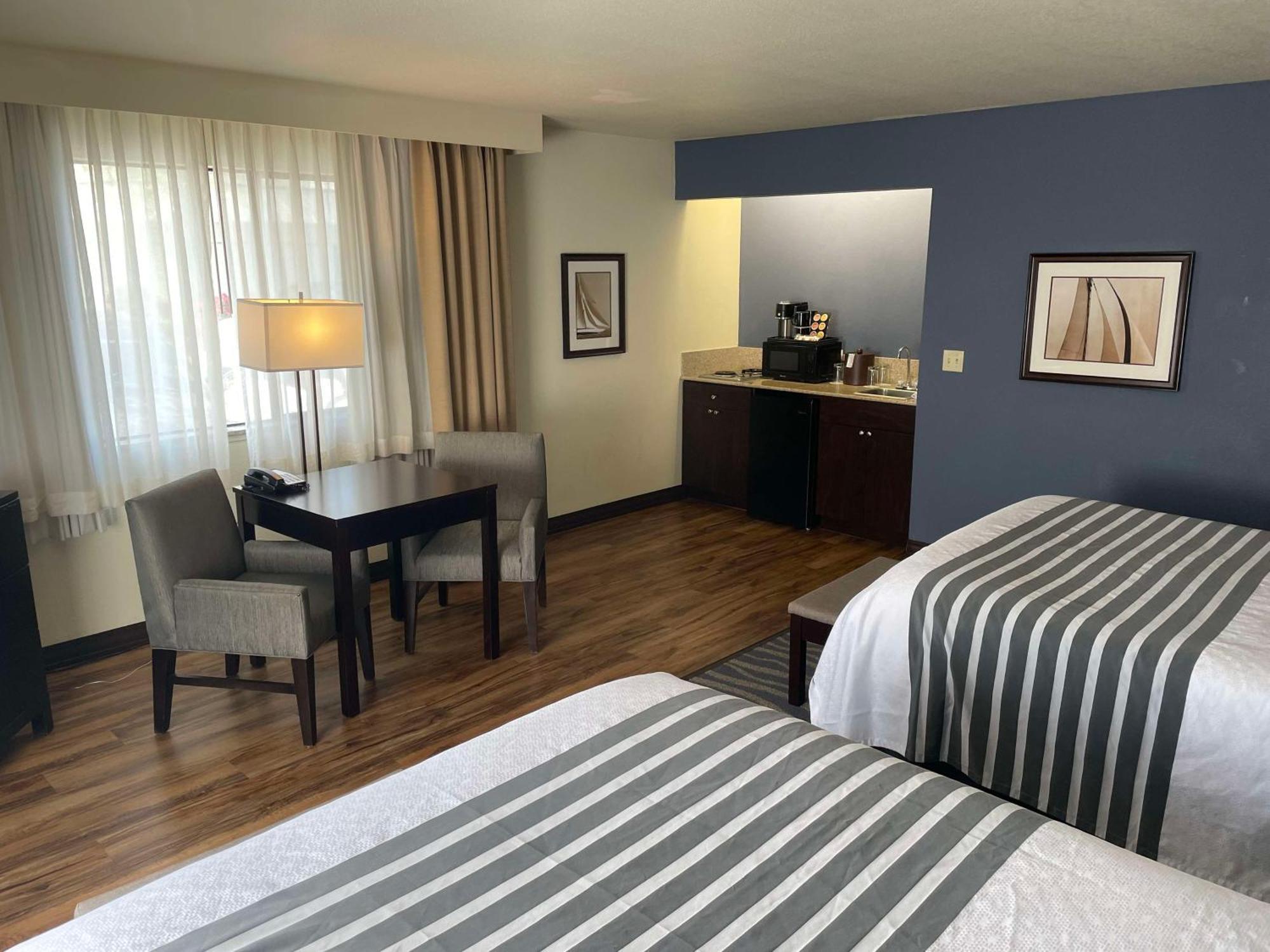Best Western Plus Edmonds Harbor Inn Bagian luar foto