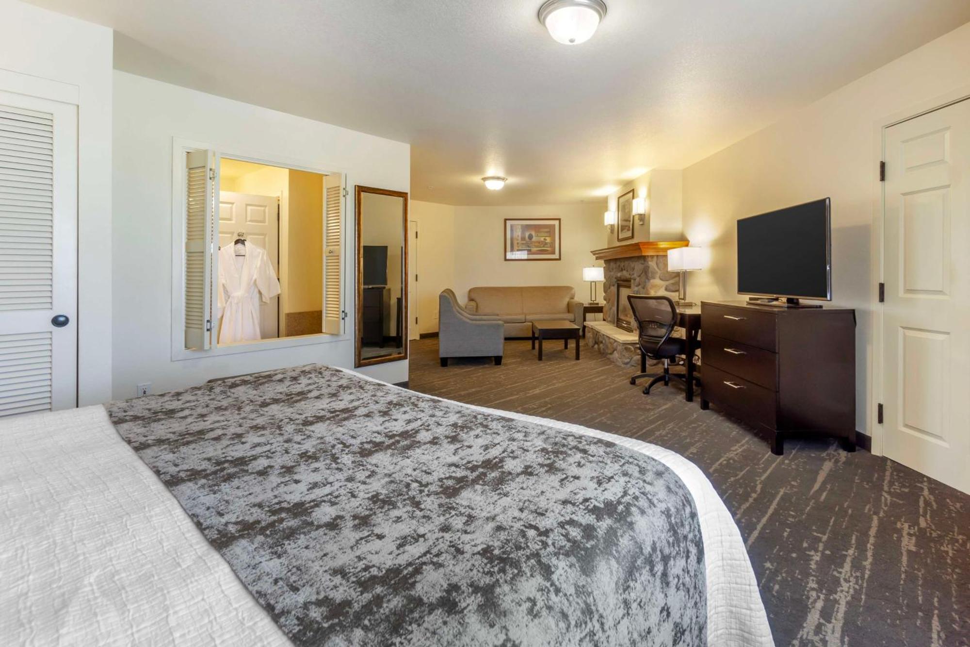 Best Western Plus Edmonds Harbor Inn Bagian luar foto