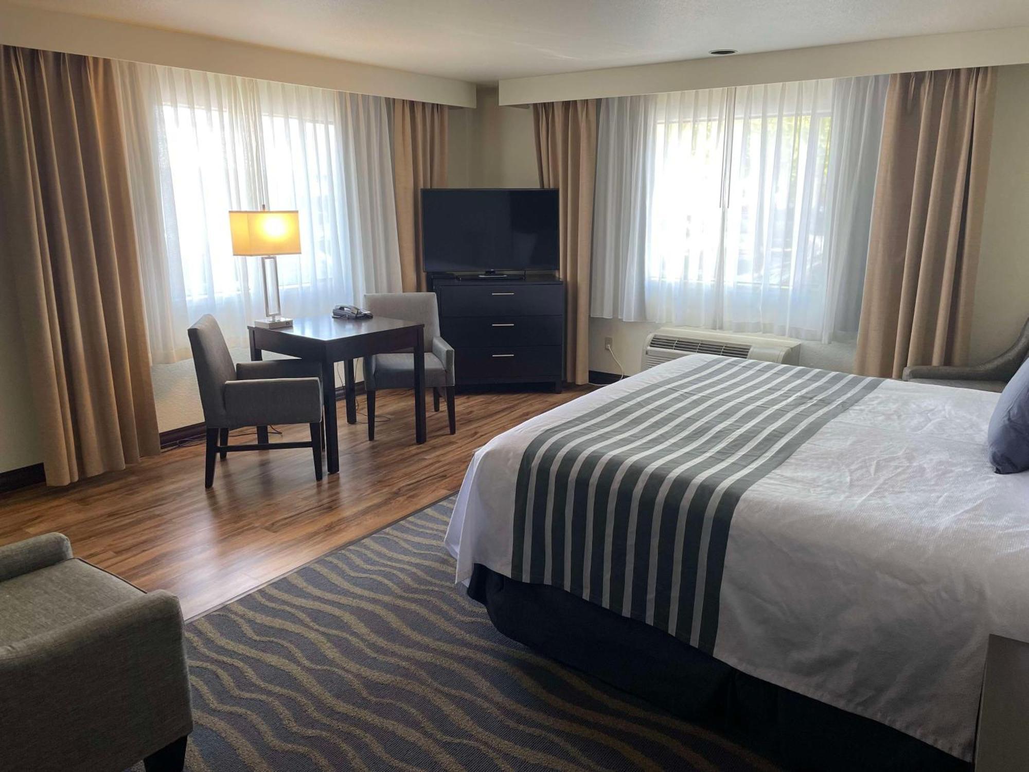 Best Western Plus Edmonds Harbor Inn Bagian luar foto