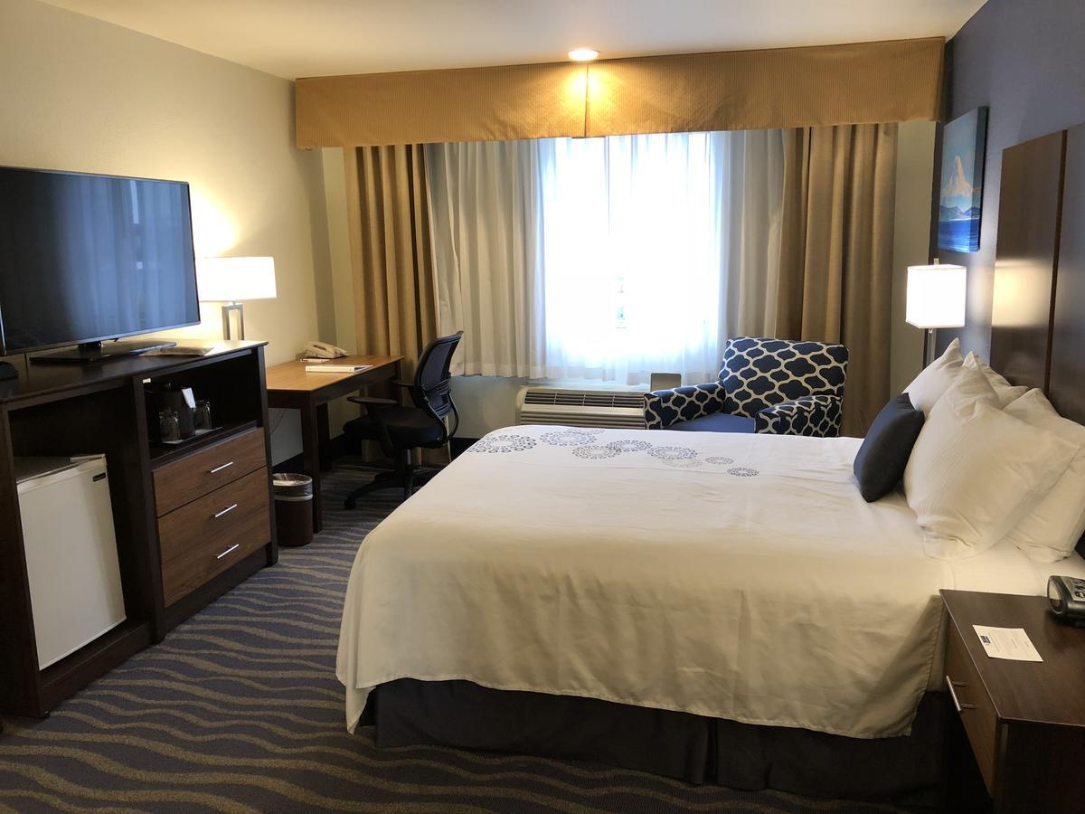 Best Western Plus Edmonds Harbor Inn Bagian luar foto